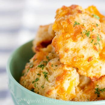 Easy Cheddar Biscuits (Red Lobster Copycat) - The Unlikely Baker®