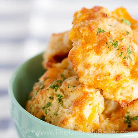 Easy Cheddar Biscuits (Red Lobster Copycat)