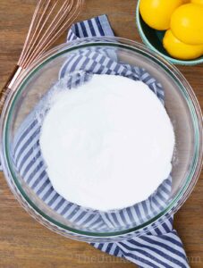 Whisked sugar and flour in bowl