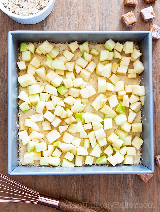 How to make apple crumble bars