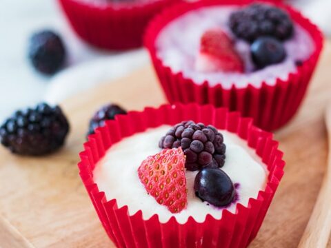 2-Ingredient Frozen Yogurt Granola Cups