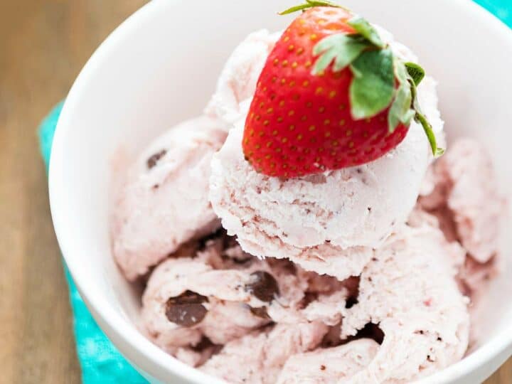Strawberry chocolate ice cream in a bowl