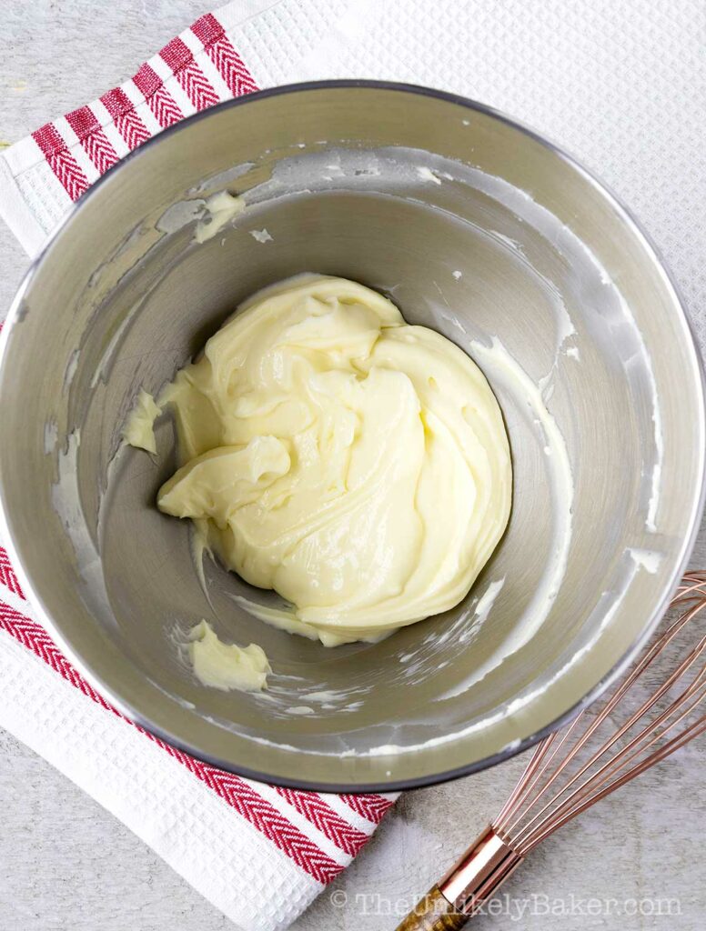 Beat egg and mascarpone cheese until smooth
