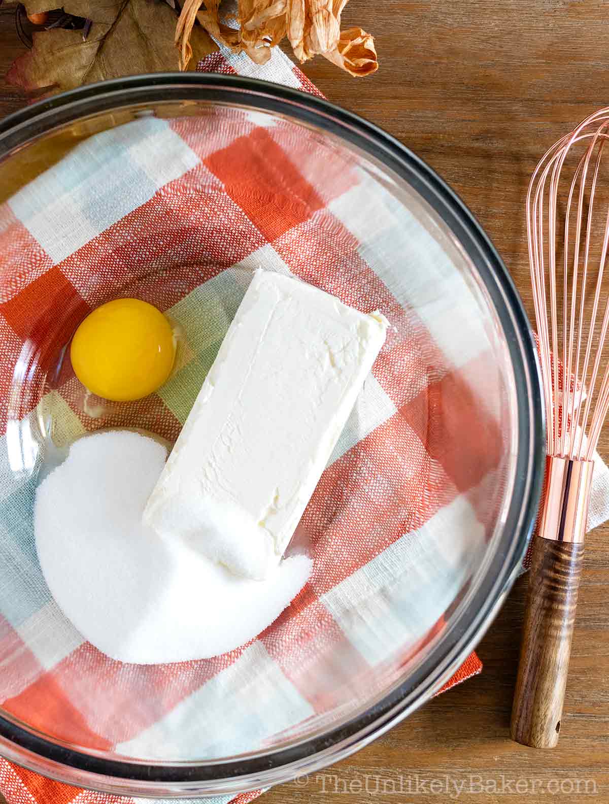Cream cheese, egg and sugar in a bowl.