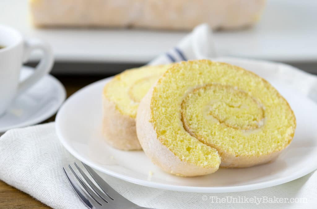 Slices pianono roll cake on a plate.