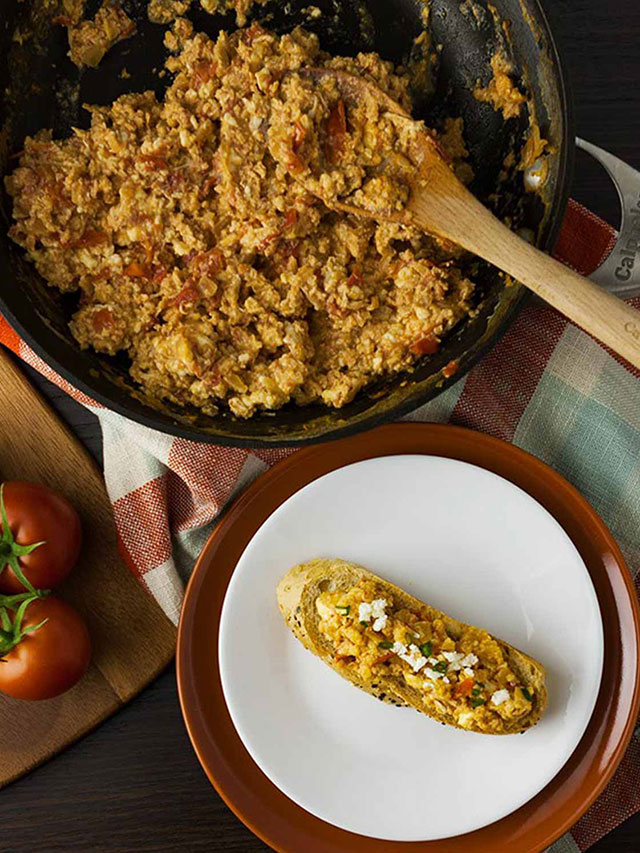 Strapatsada Recipe (Greek Scrambled Eggs) - The Unlikely Baker