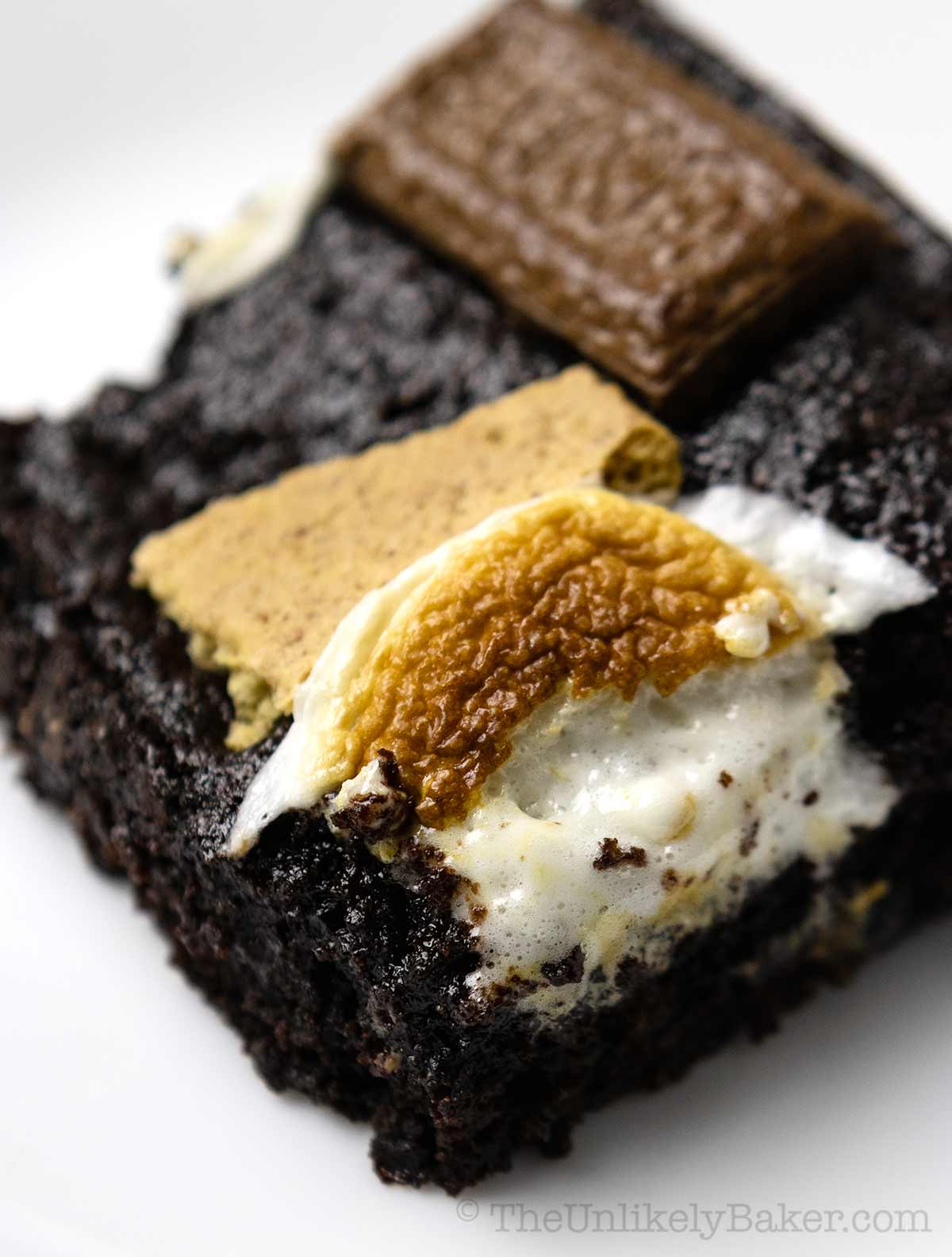 A slice of brownie on a plate.
