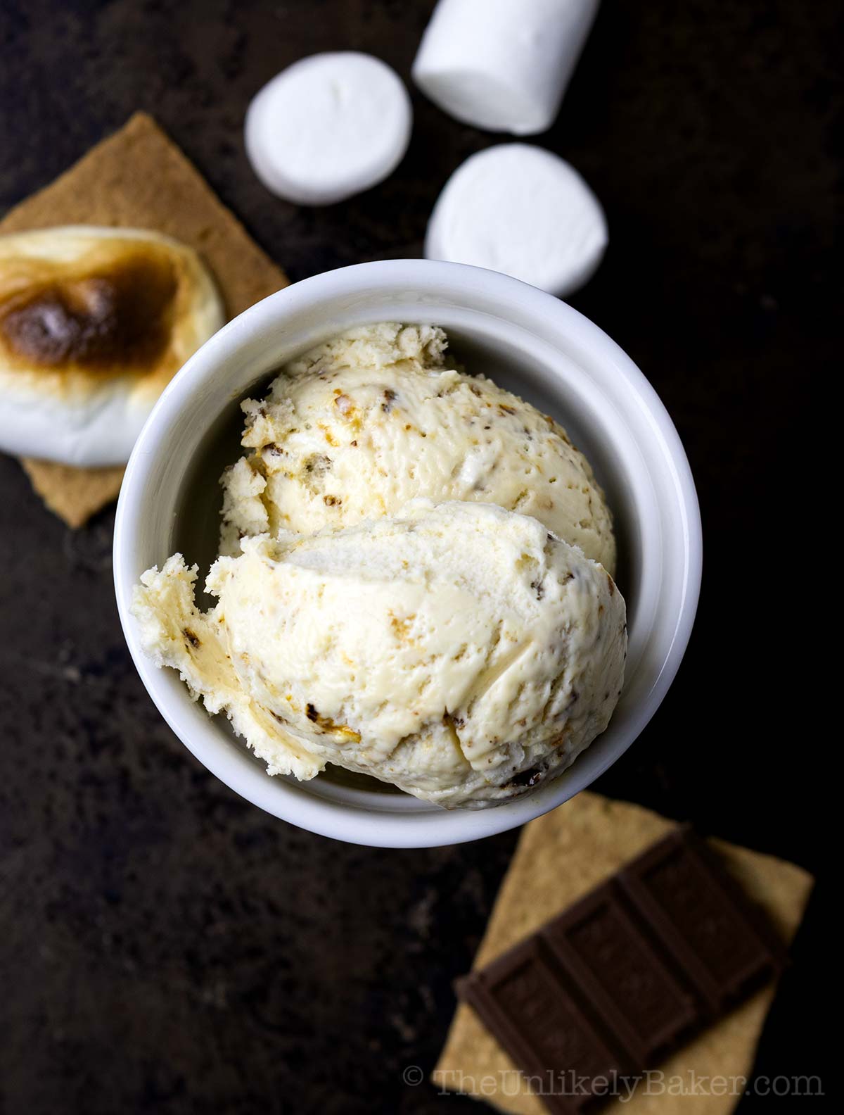 Marshmallow ice cream in a bowl.