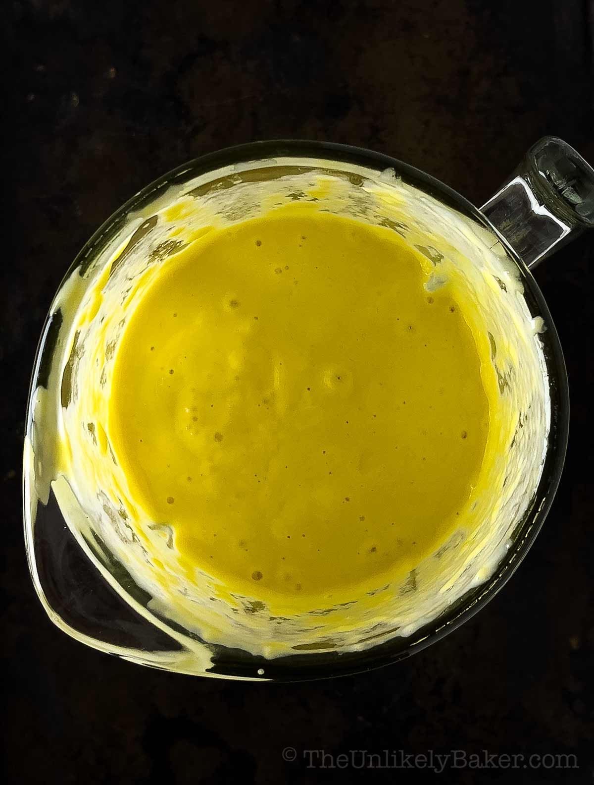 Mango puree in a blender.