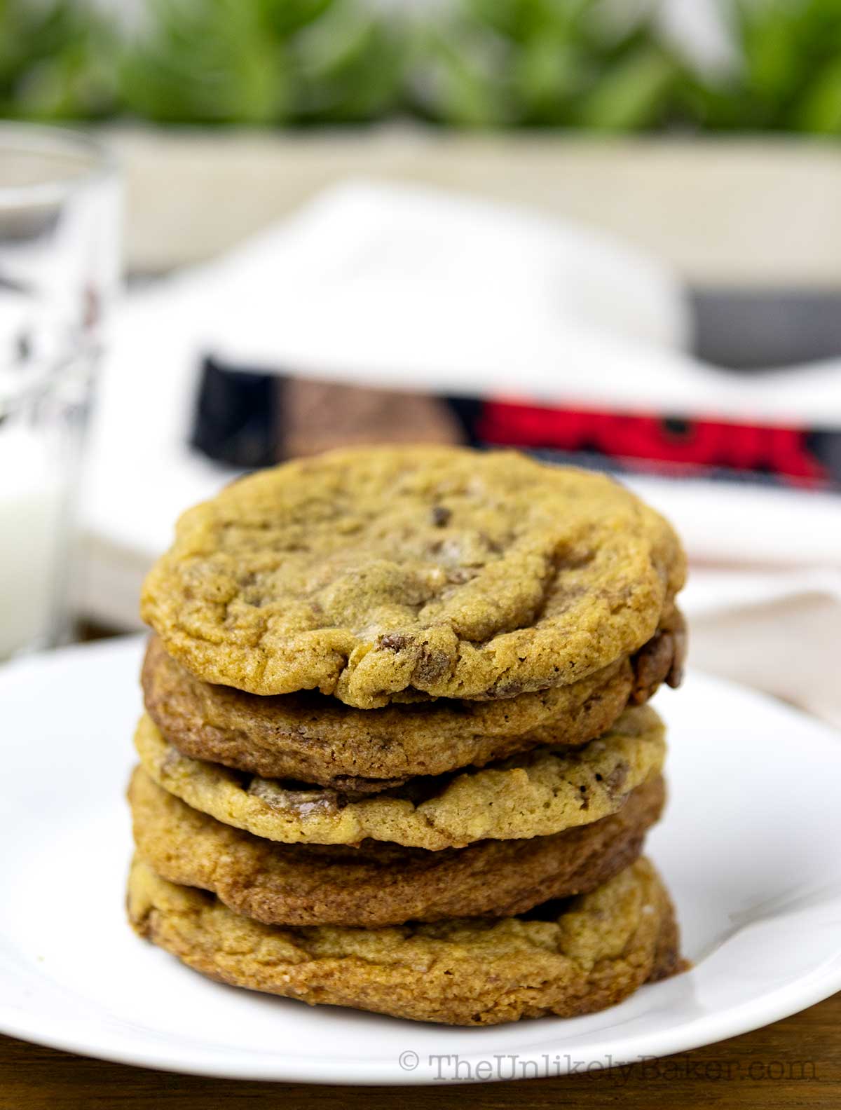 A stack of SKOR toffee cookies.