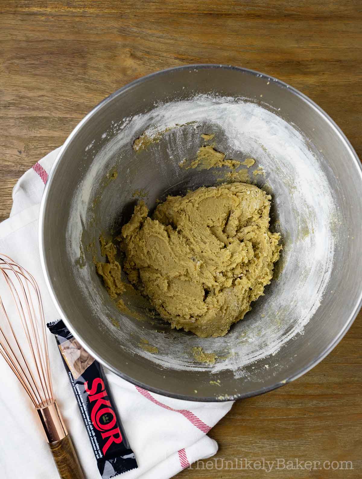 Cookie batter in a bowl.