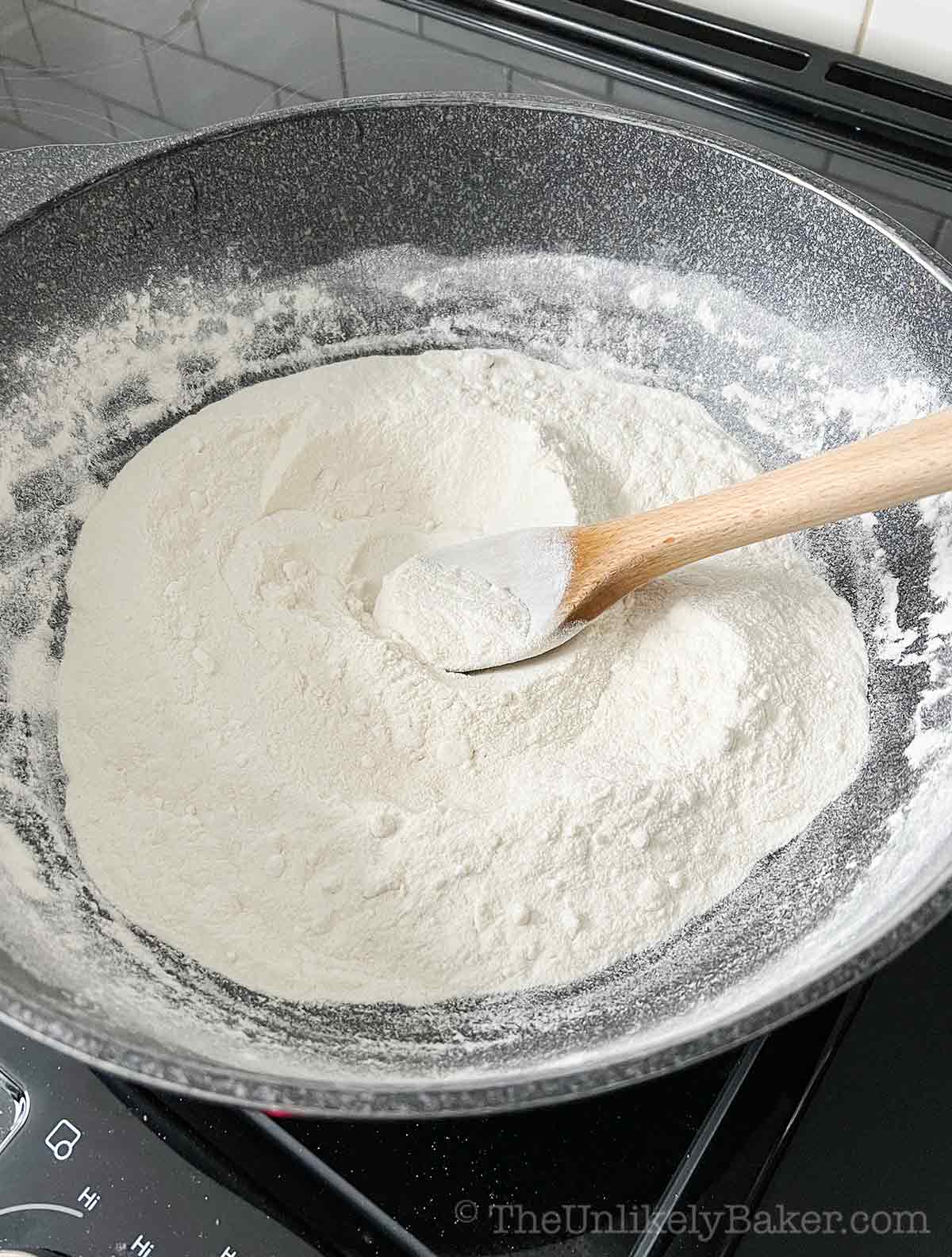 Toasted glutinous rice flour in a pan.