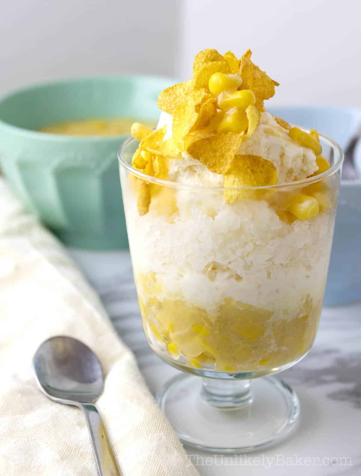 Maiz con hielo in a glass topped with ice cream and cornflakes.