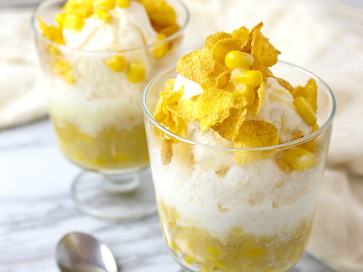 Two glasses of mais con yelo.