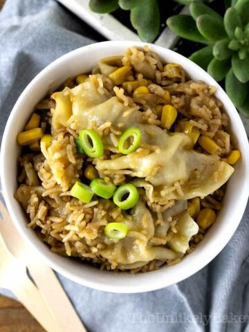 Mandu dumpling rice in a bowl.