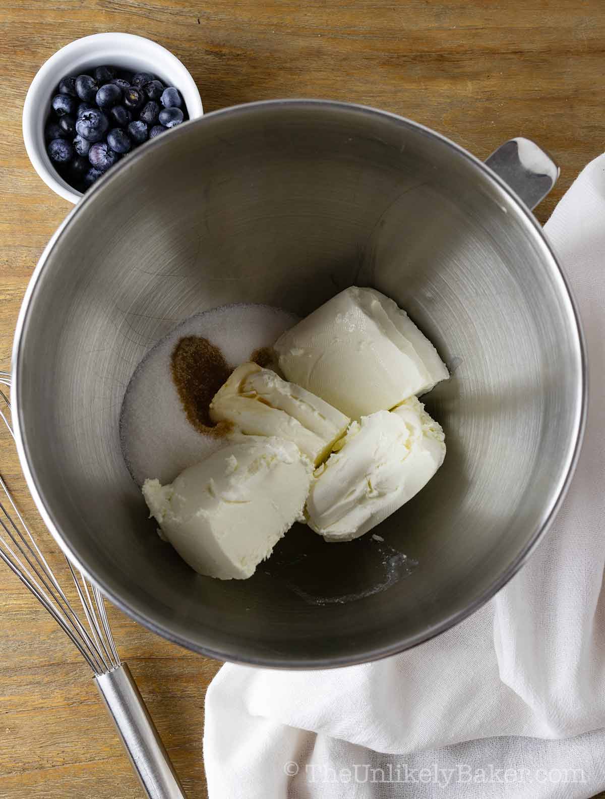 Cream cheese and sugar in a bowl.