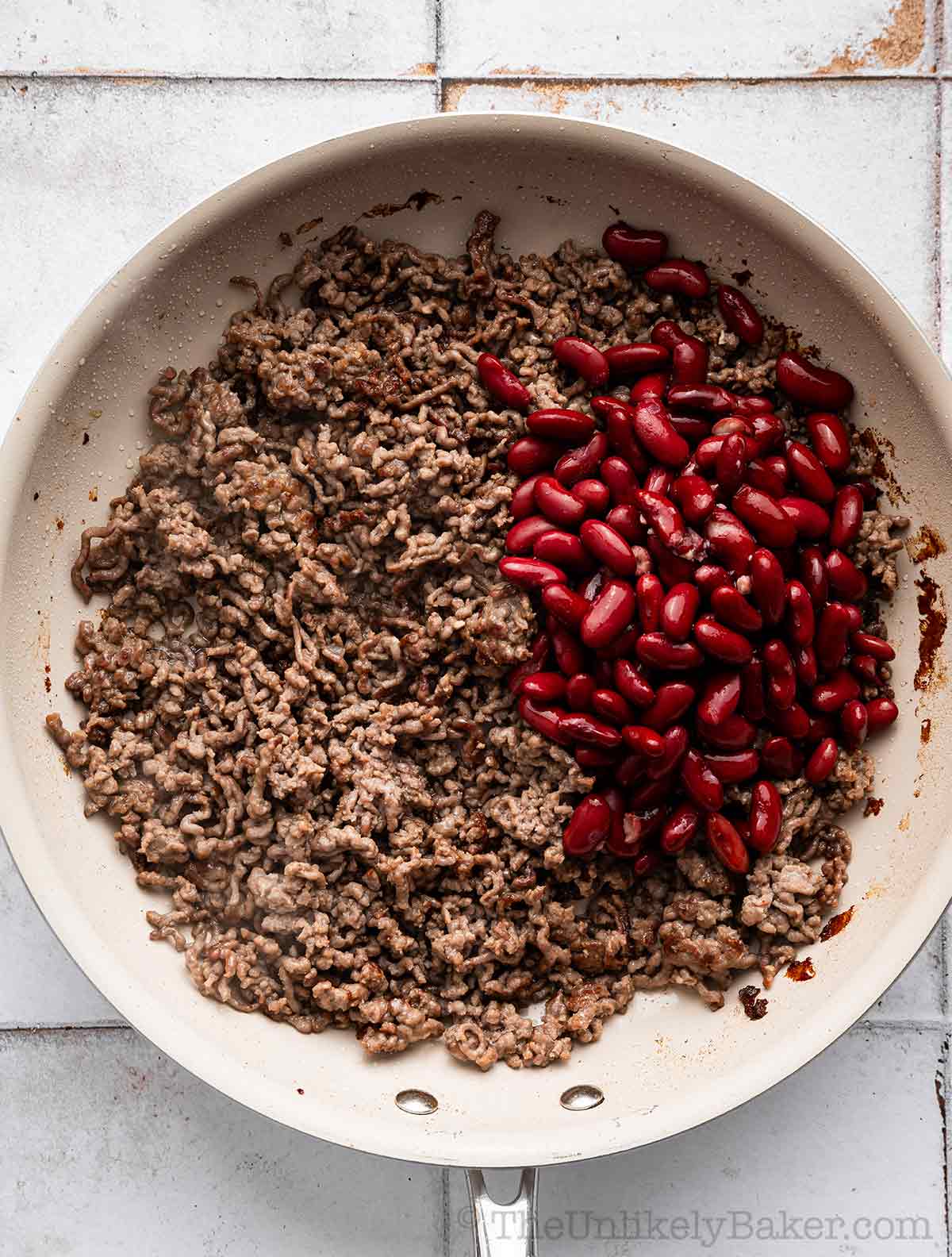 Kidney beans and ground beef in a pan.
