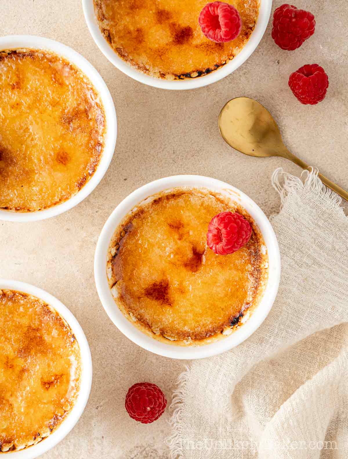 Baileys cr&egrave;me br&ucirc;l&eacute;e in ramekins.