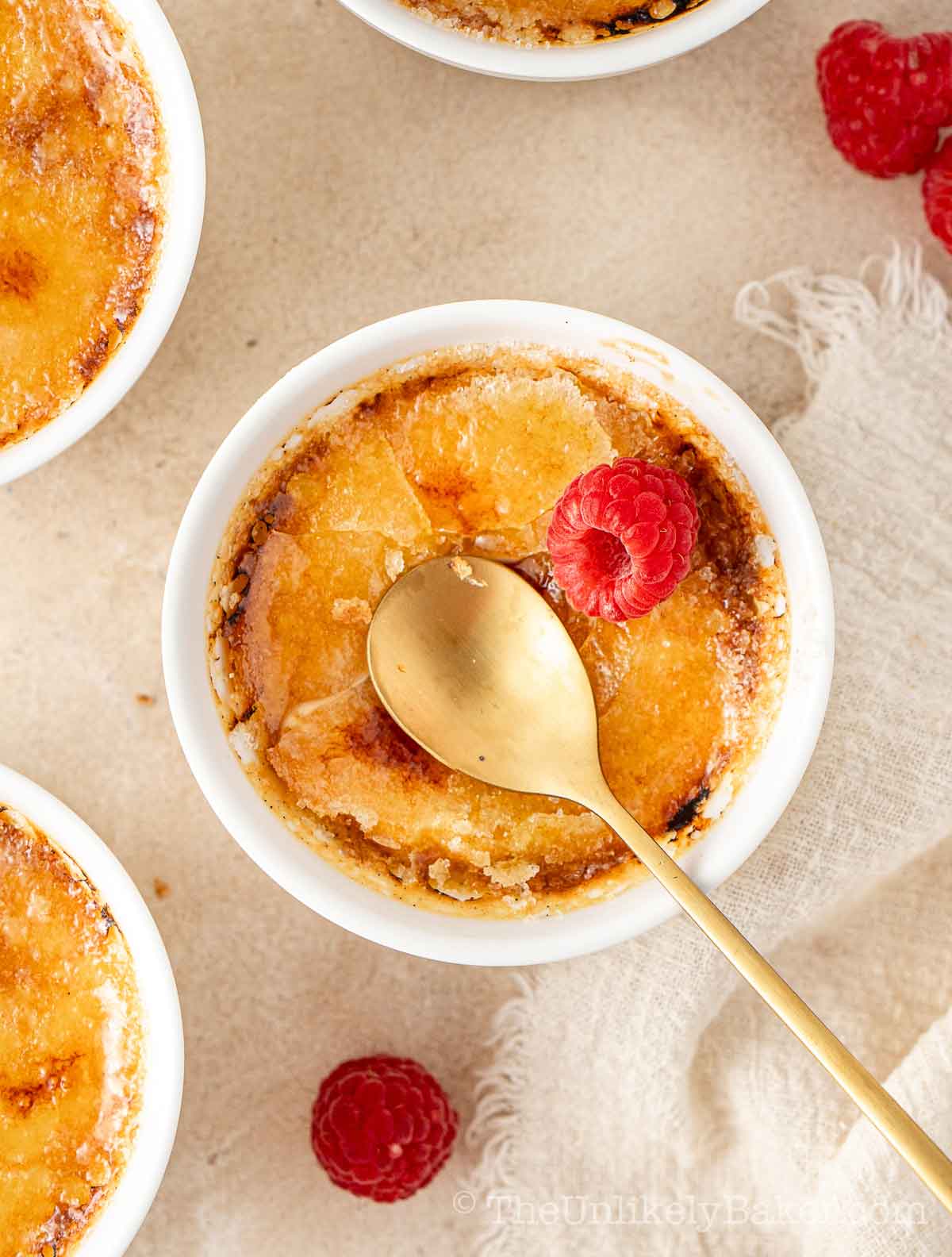 Creme br&ucirc;l&eacute;e Baileys with a cracked top.