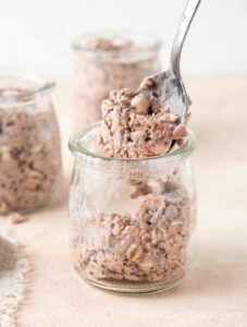 White choco raspberry oats in jars.