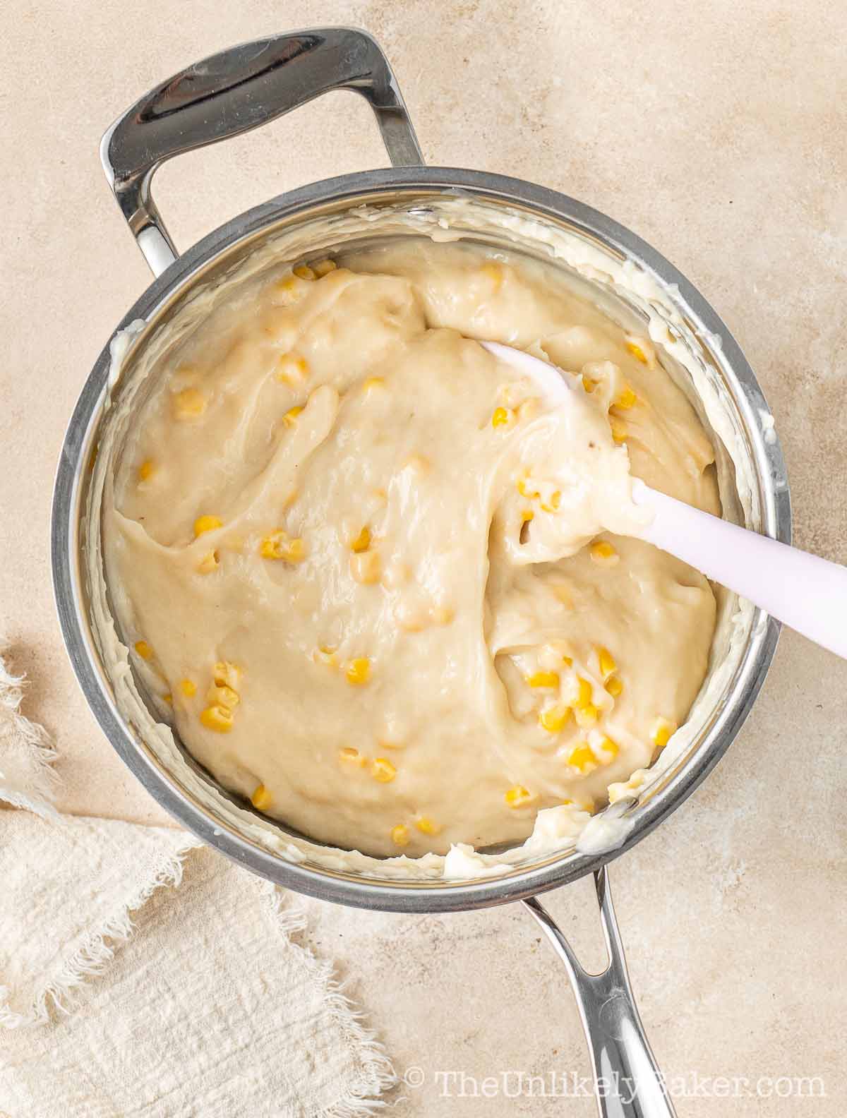 Thickened maja mixture in a pot.